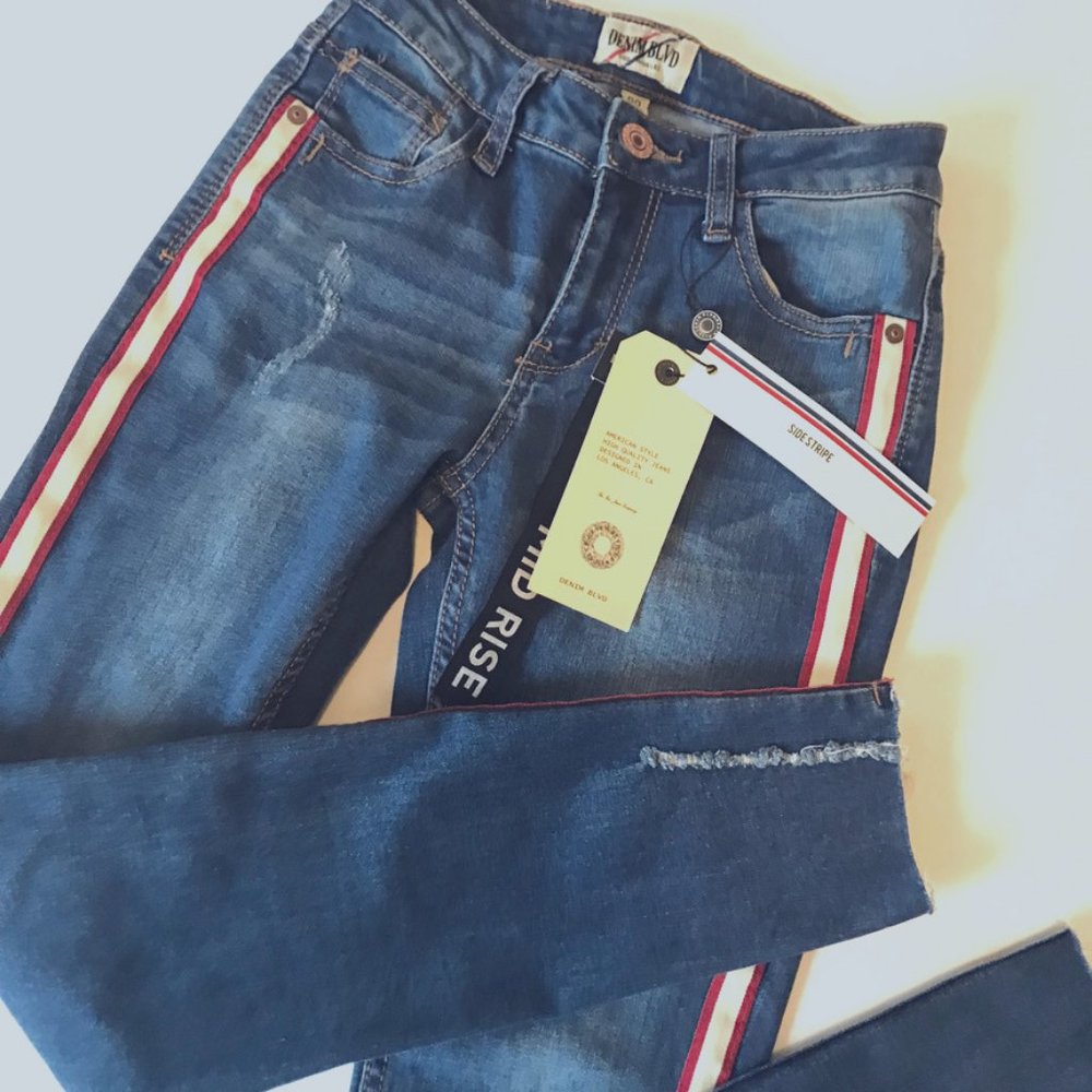 Denim Blvd Skinny Mid Rise Jeans Size 00 NWT